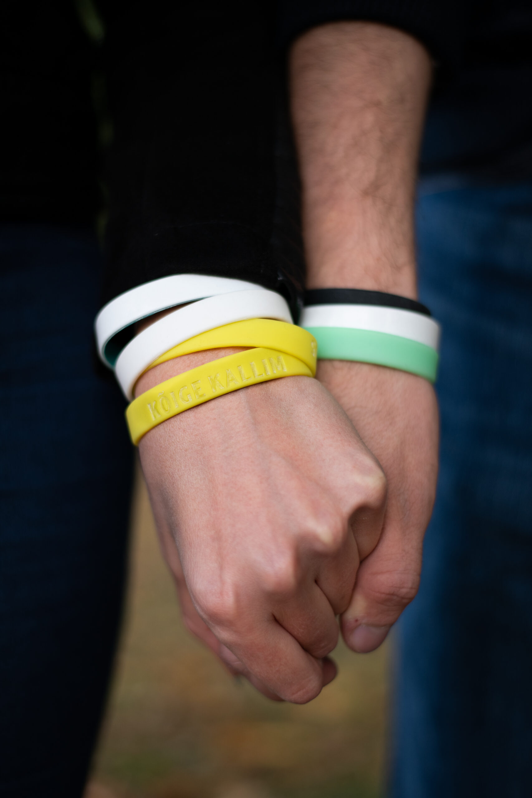 Ühevärviline randmepael personaalse tekstiga täiskasvanule